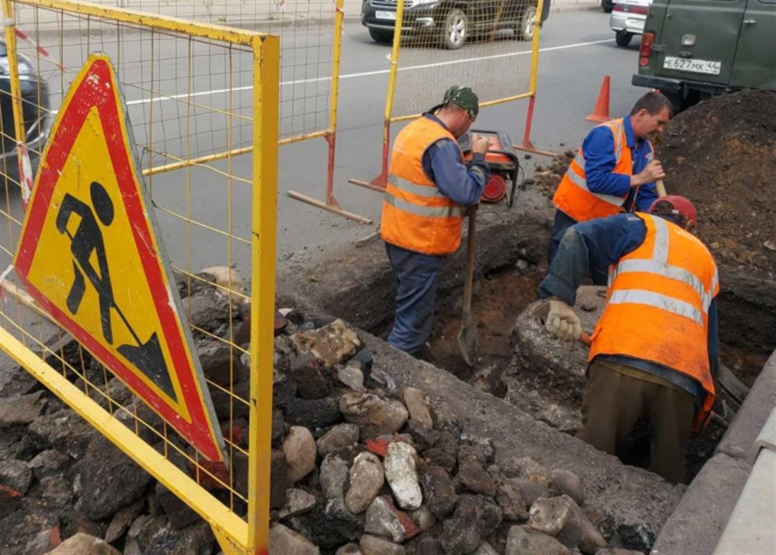 С начала года на дорогах Костромы отремонтировано более 320 смотровых колодцев