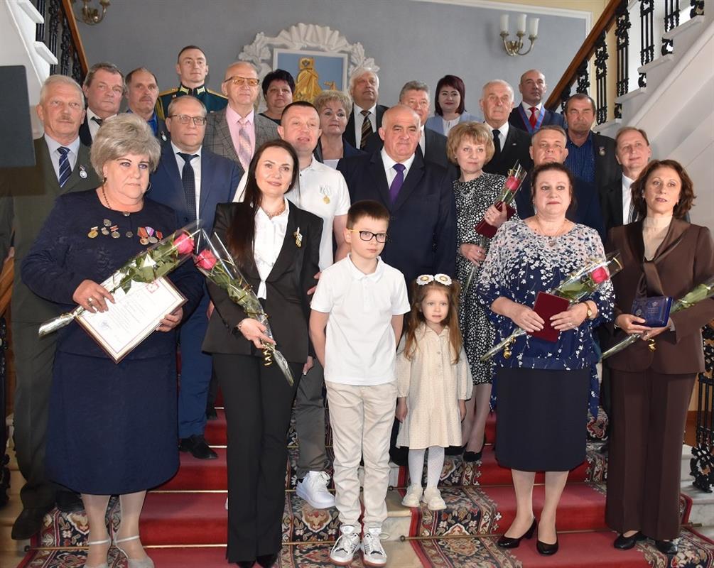 Жителям Костромской области вручили заслуженные награды
