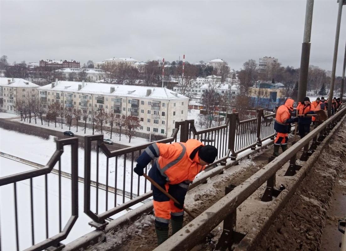 Тысячу кубометров снега вывезли с улиц Костромы за одну ночь