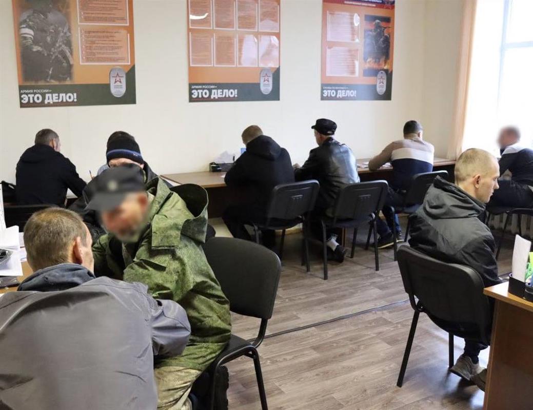 Ещё более 70 жителей Костромской области выбрали военную службу по контракту