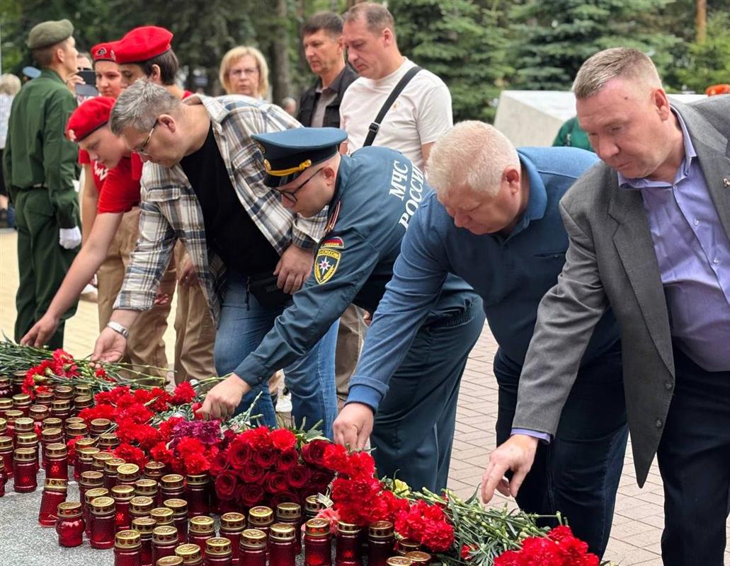 В День памяти и скорби костромичи возложили цветы к «Вечному огню»