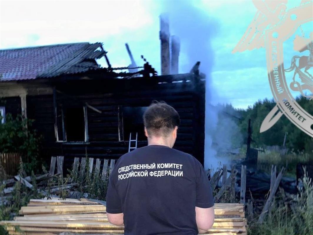 Житель Костромской области погиб при пожаре в трёхквартирном доме

