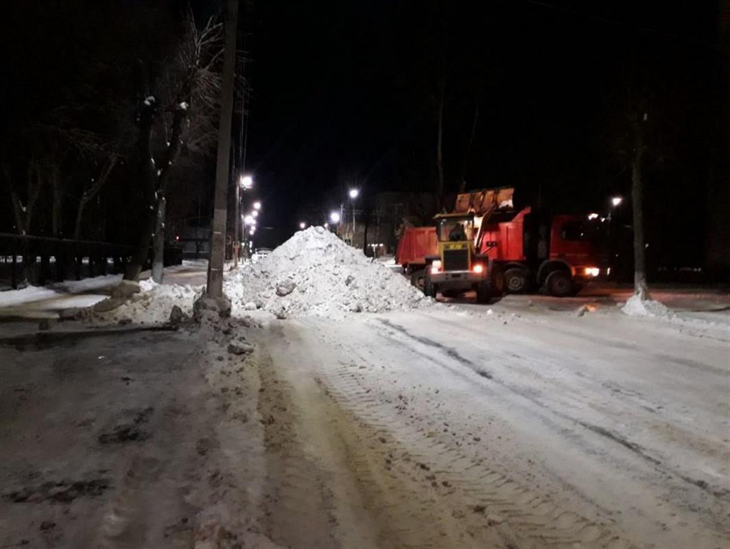 Семь тысяч кубометров снега вывезли с улиц Костромы за сутки