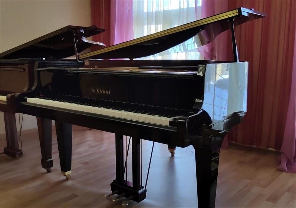 Юным костромским музыкантам купили рояль известной японской марки