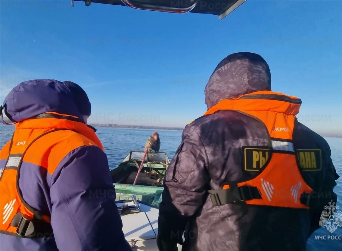 Инспекторы ГИМС проверяют, как костромичи соблюдают запрет выхода на воду 
