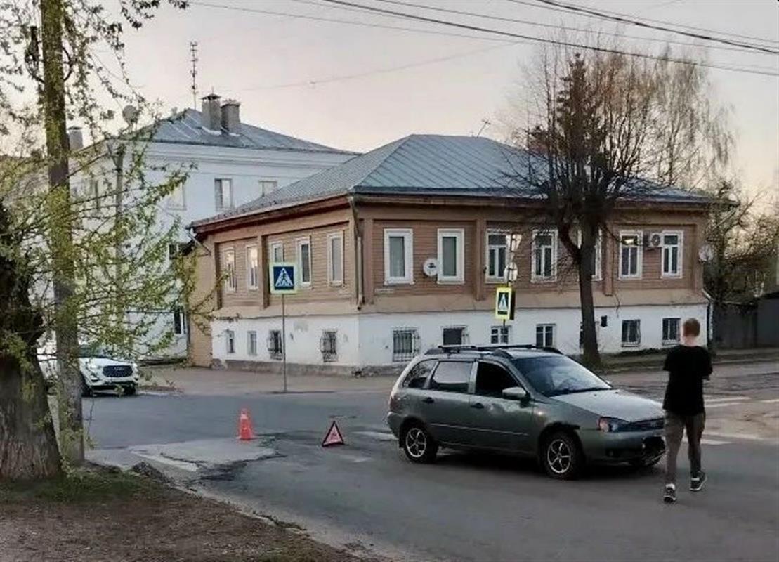 В Костроме на пешеходном переходе легковушка сбила 9-летнего велосипедиста
