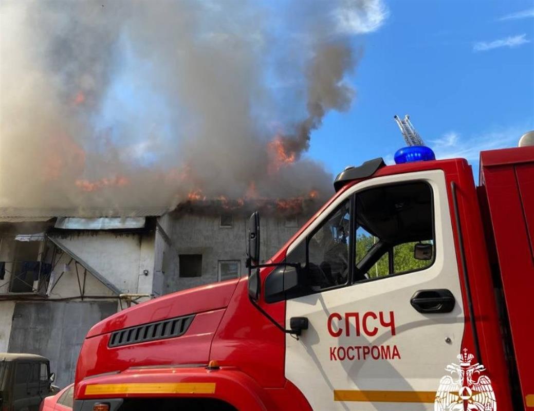 В Костроме произошёл пожар в автосервисе на улице Коммунаров
