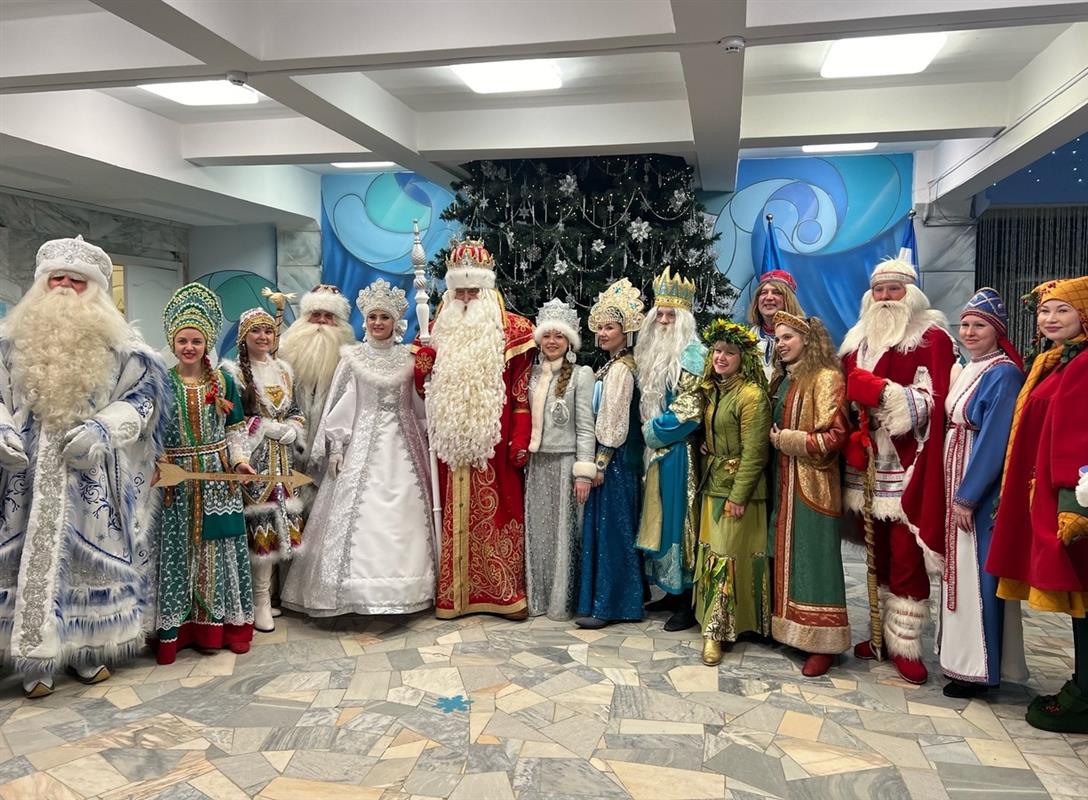 Сказочные персонажи со всей страны приехали в Кострому на День рождения Снегурочки 
