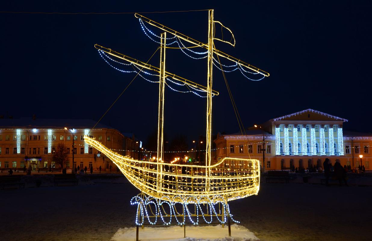 Световые «снежинки» и «Новогодний фонтан»: Кострому начали украшать к праздникам