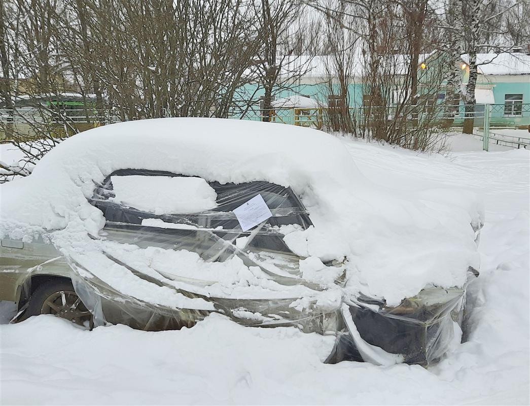 С улиц Костромы продолжают убирать автохлам