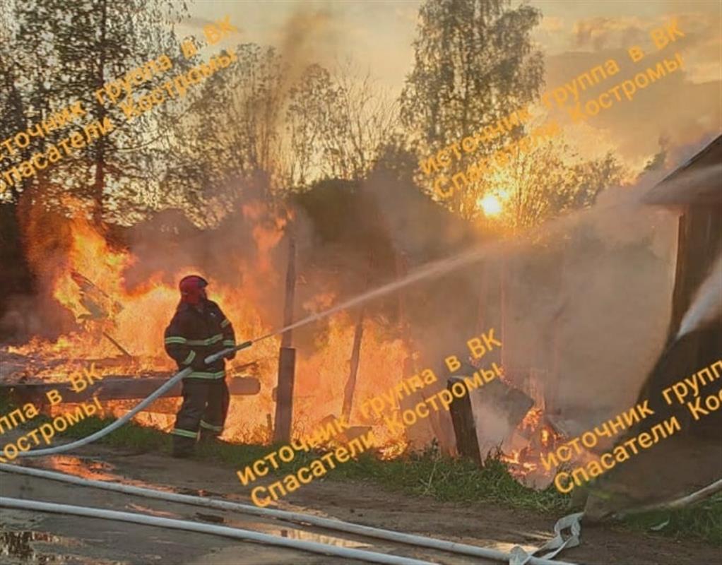 Из-за детской шалости в костромском посёлке сгорели дом и гараж