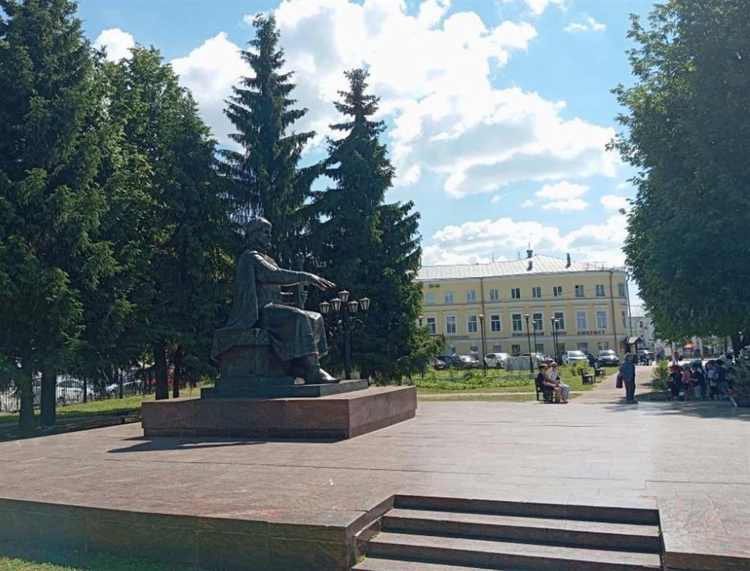 Сквер у памятника Юрию Долгорукому в Костроме преобразится к августу 
