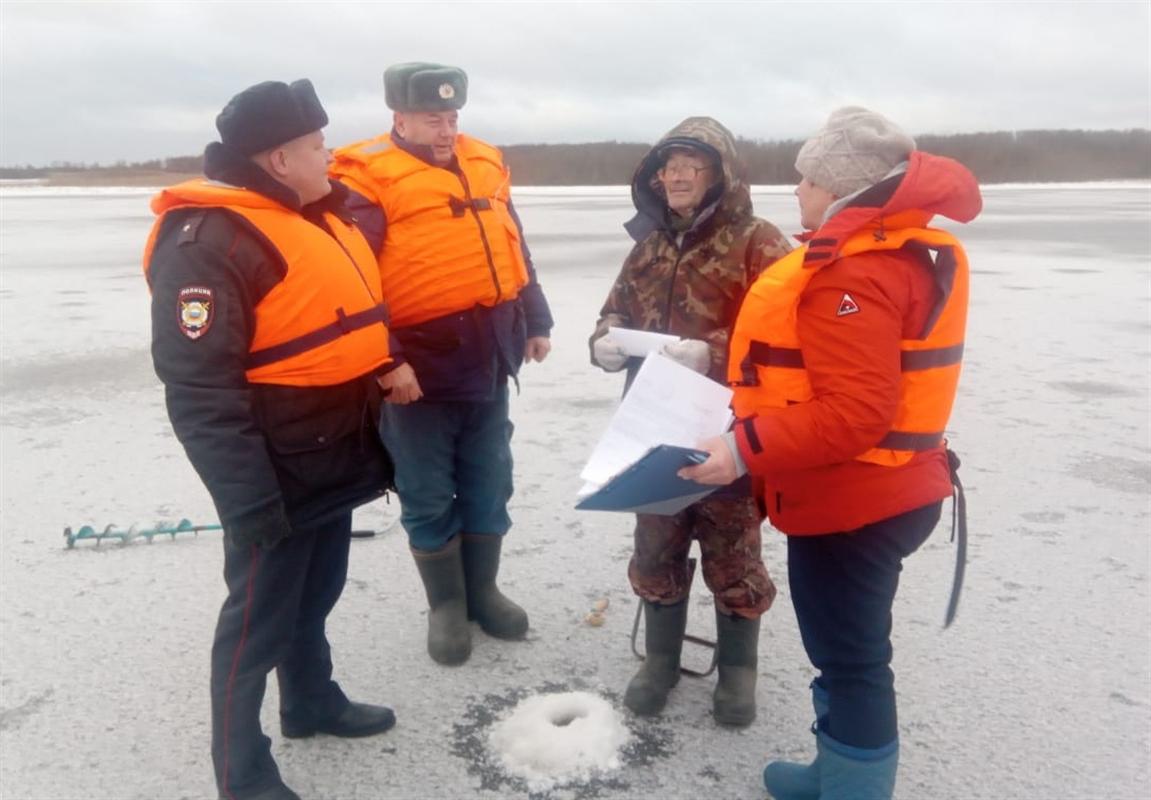 Рыбаков предупреждают об опасных участках на костромских водоемах 