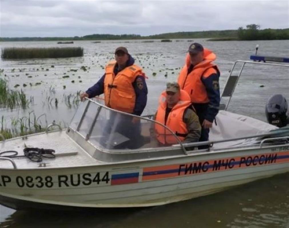 Костромские инспекторы ГИМС рассказали о правилах безопасной осенней рыбалки