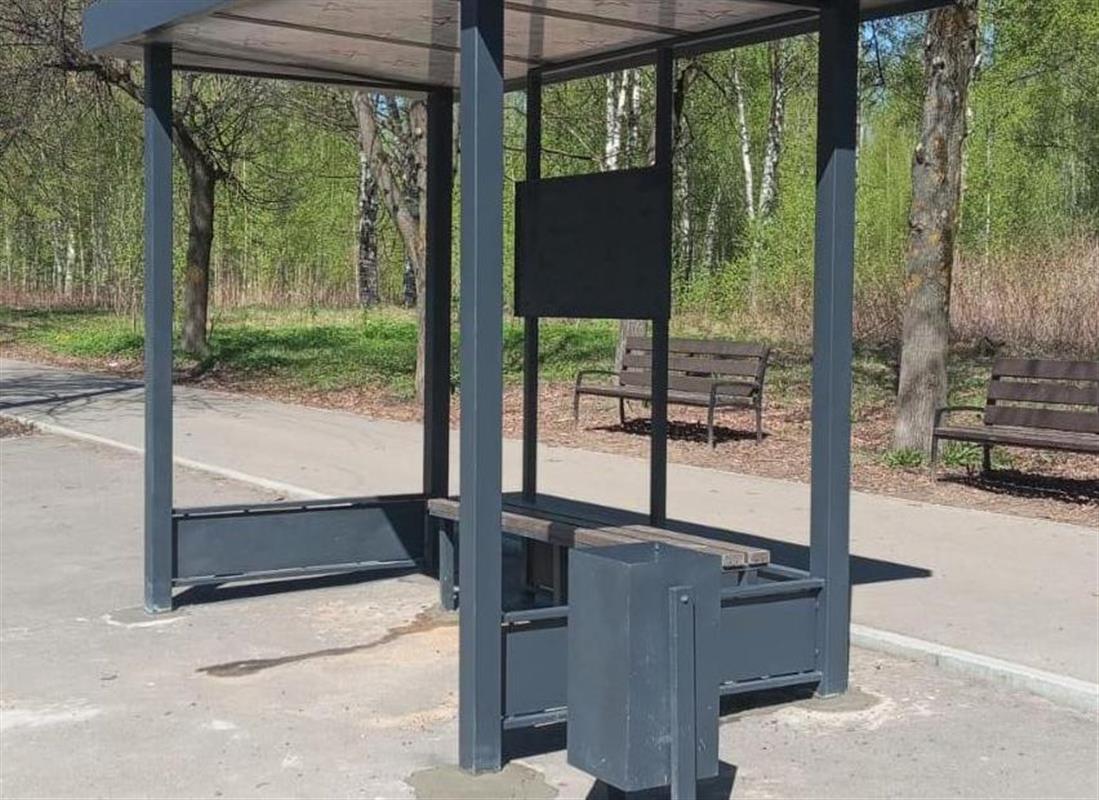 В Костроме устанавливают новые остановочные павильоны
