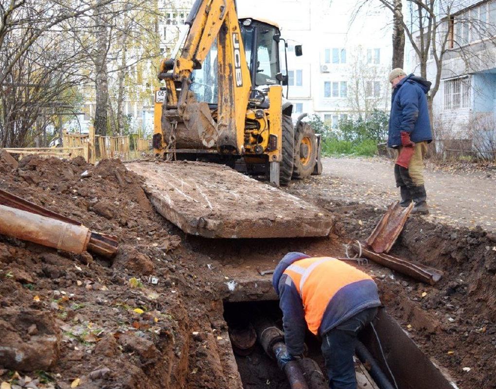 Более 80 рабочих ежедневно ведут ремонты на тепловых сетях в Костроме