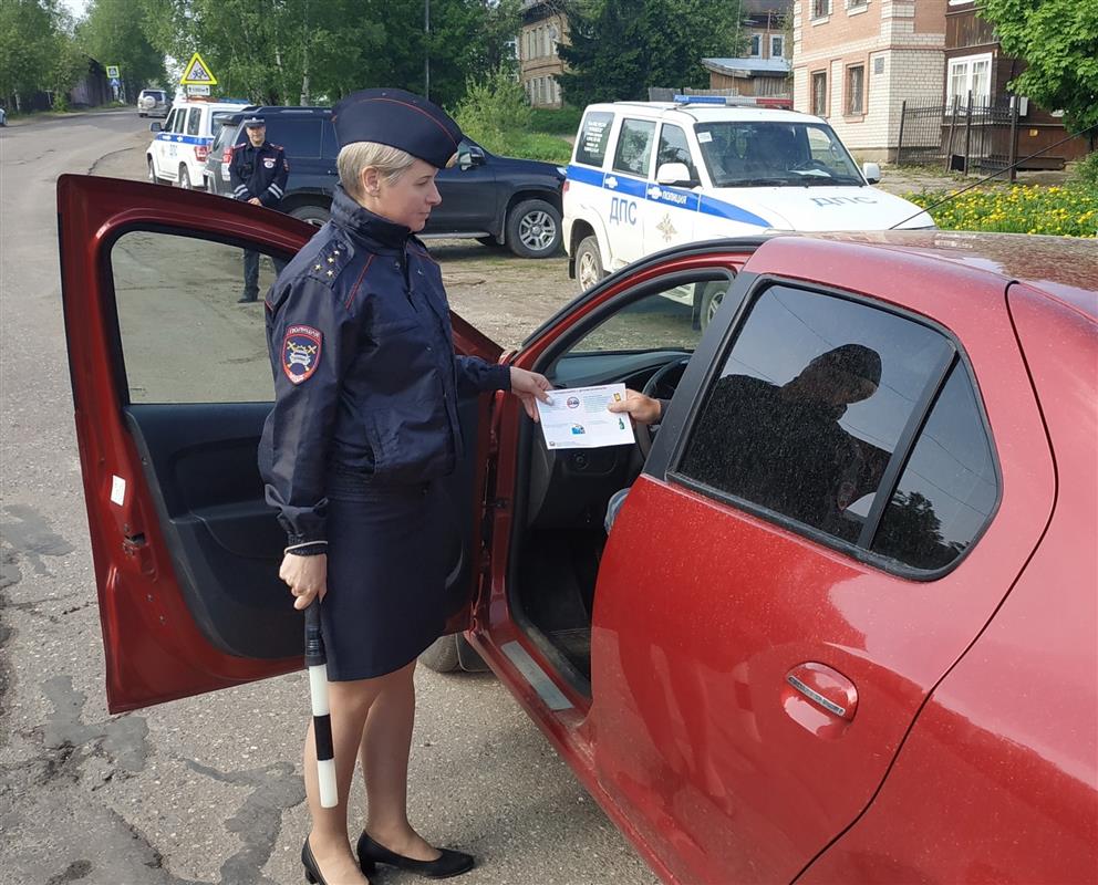 Костромские автоинспекторы проверяют соблюдение правил перевозки детей