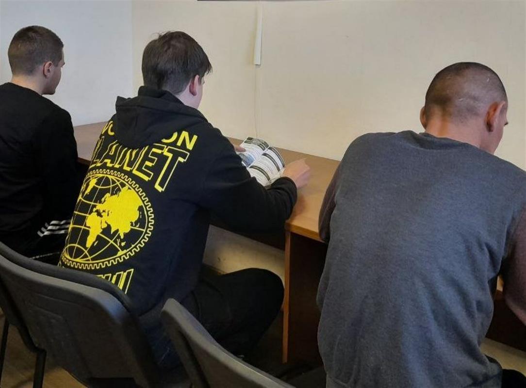 «Иду помогать своим»: мужчины активно вступают в ряды Армии России в Костроме 