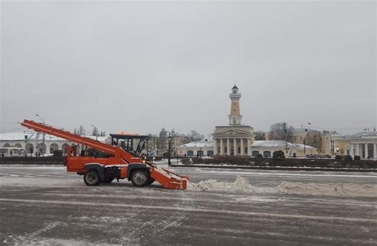 Костромские дорожники вышли на борьбу со снегом 