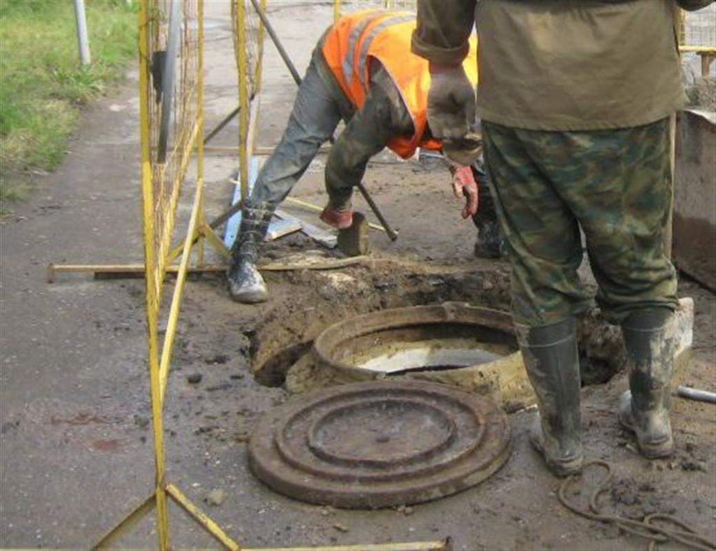 О провалах на дорогах и открытых люках костромичи могут сообщить онлайн