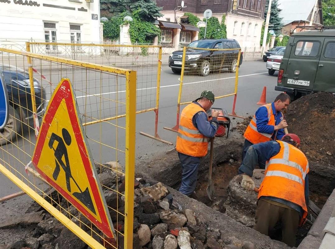 На улице Советской завершается ремонт сетей и колодцев