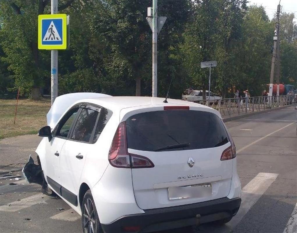 Авария в костроме с ребенком. Две машины на перекрестке. Авария на Костромской трассе. ДТП Кострома 13.02.2023 Заволжская.