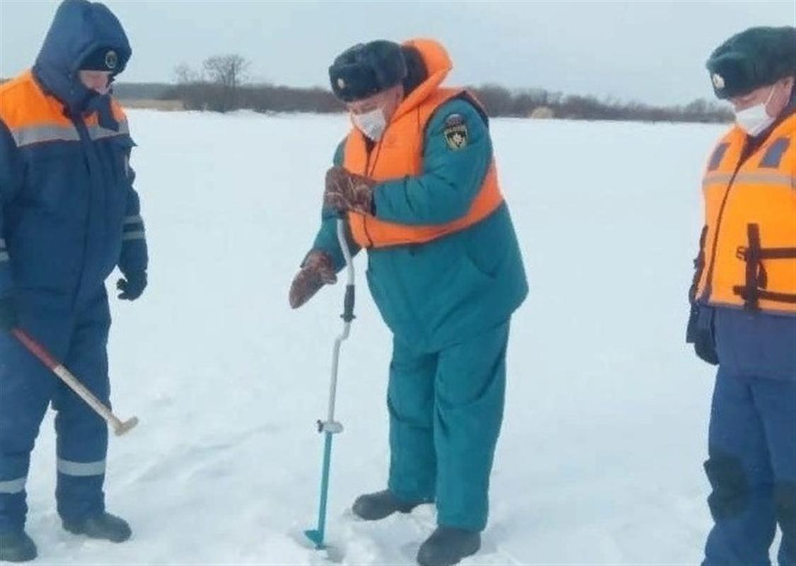 Костромских рыбаков призывают не выезжать на лед на транспорте