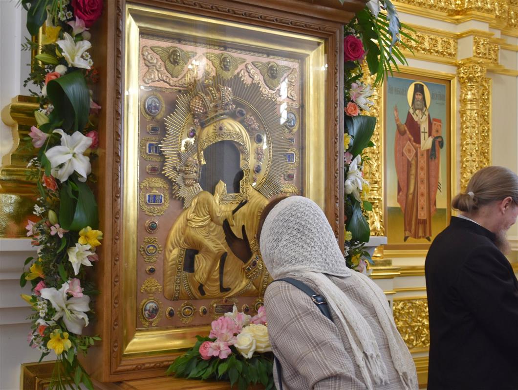 Богослужение в честь Феодоровской иконы Божией Матери прошло в Костромском кремле

