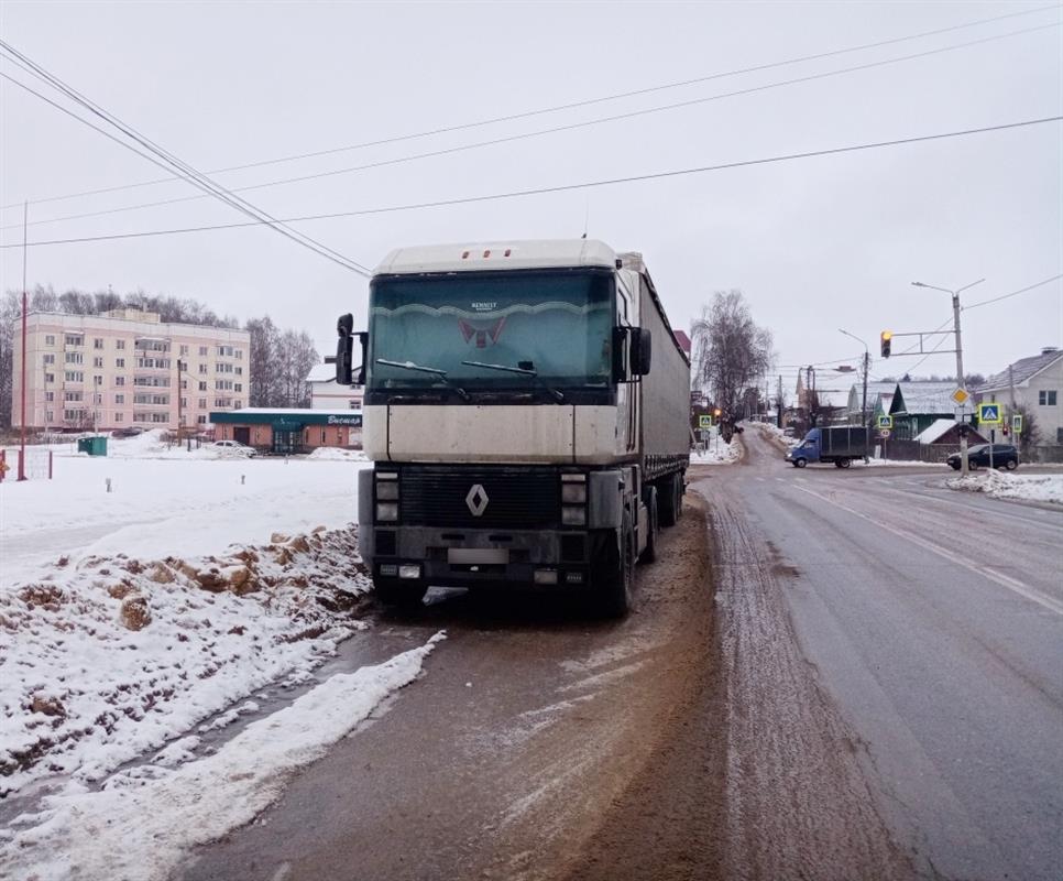На костромских улицах ищут большегрузы, припаркованные с нарушениями