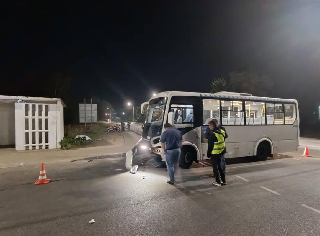 В Костроме водитель мотоцикла погиб при столкновении с автобусом