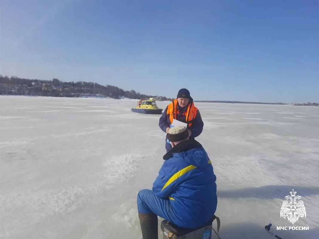 МЧС России: выход на лёд костромских водоёмов становится всё опасней
