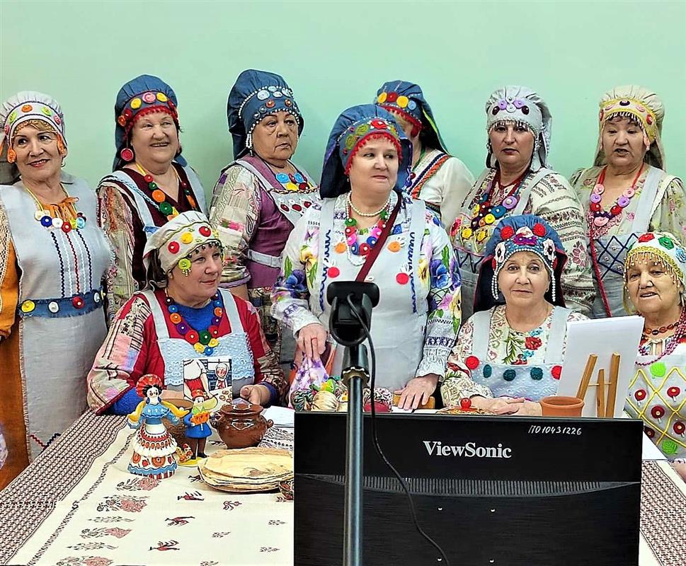 Будущие повара узнали старинные рецепты пирогов от жительниц Костромского края
