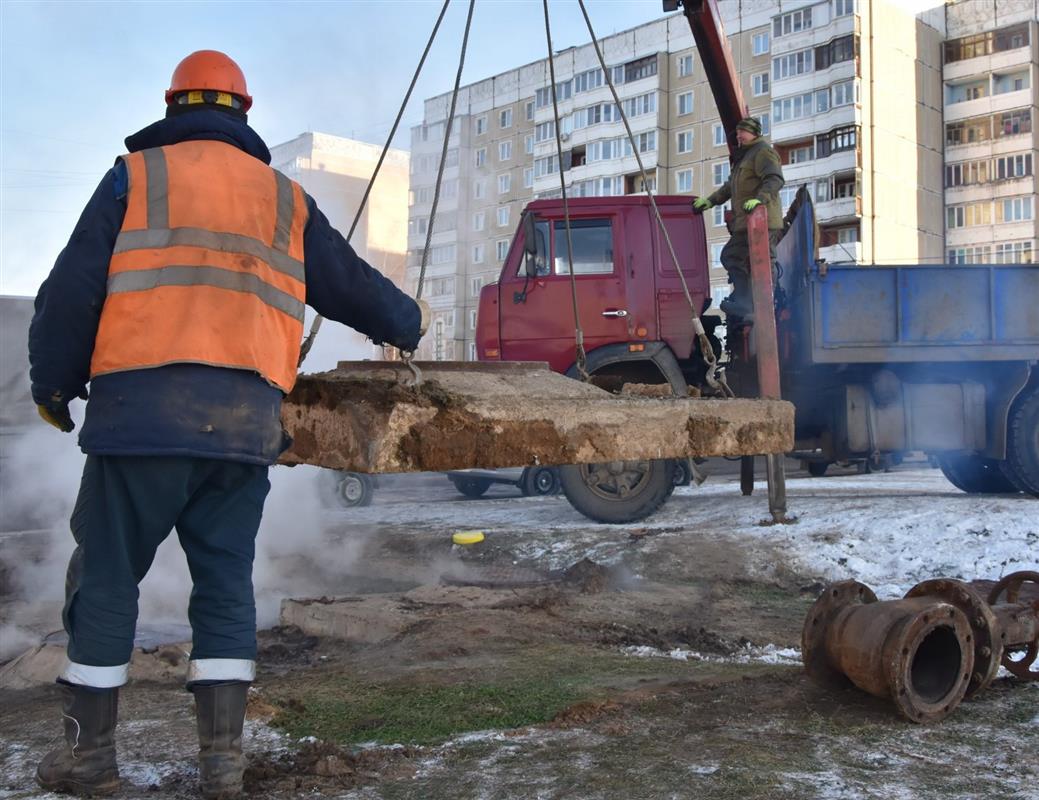 В Костроме сегодня устраняют повреждения на 11 участках квартальных теплосетей 