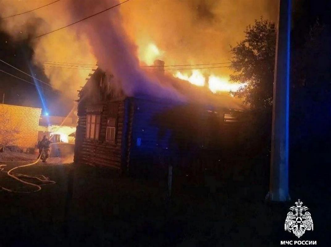 При пожаре в частном доме погиб 62-летний житель костромского райцентра