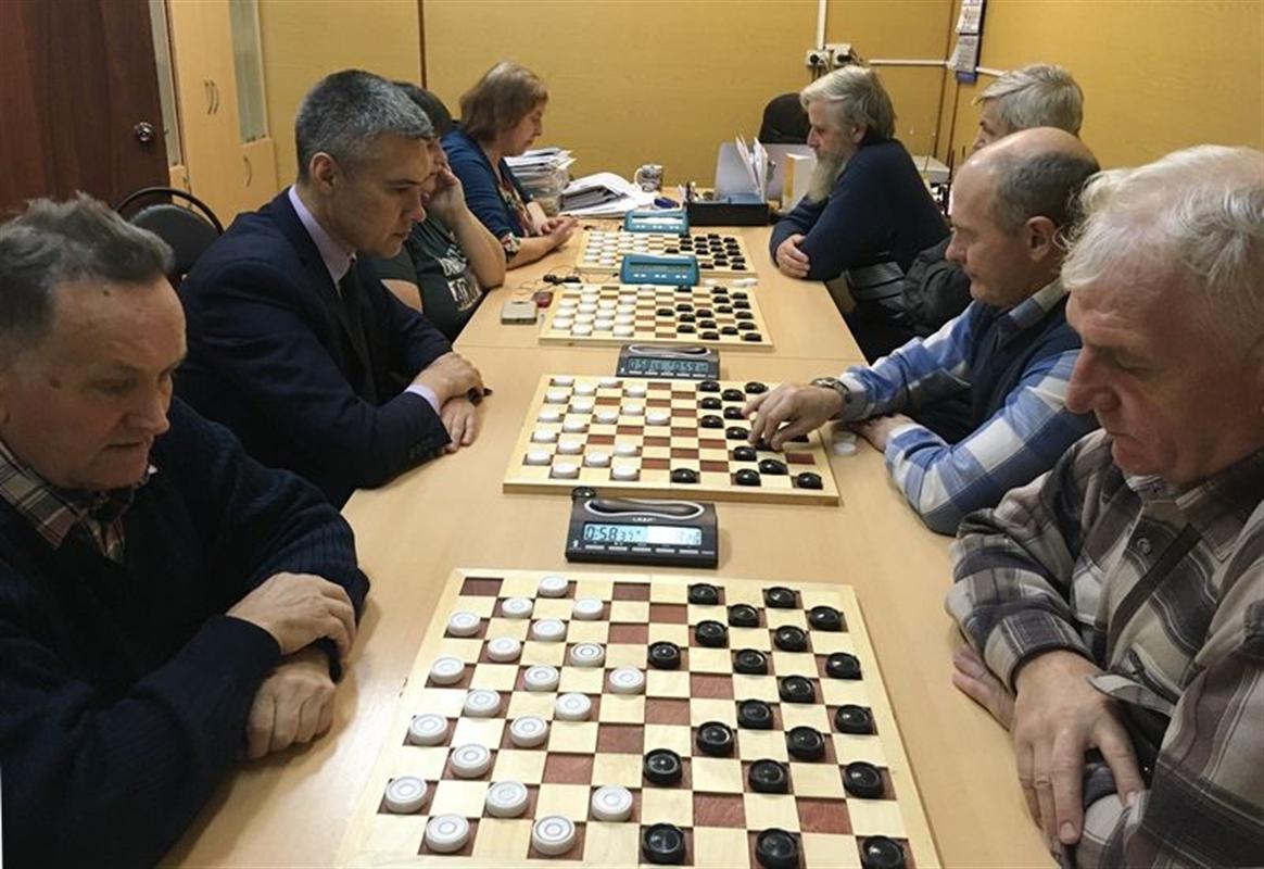 В Костроме стартовал чемпионат по стоклеточным шашкам
