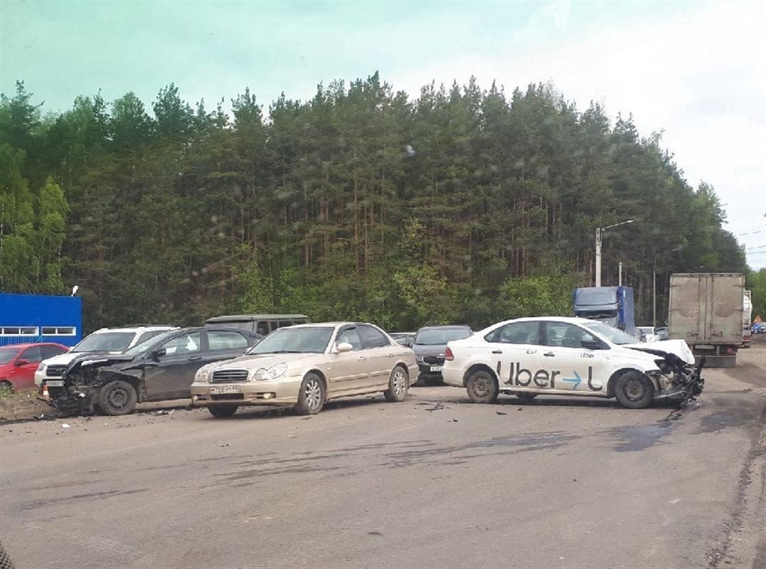 В ДТП с такси в Костроме пострадала пассажирка