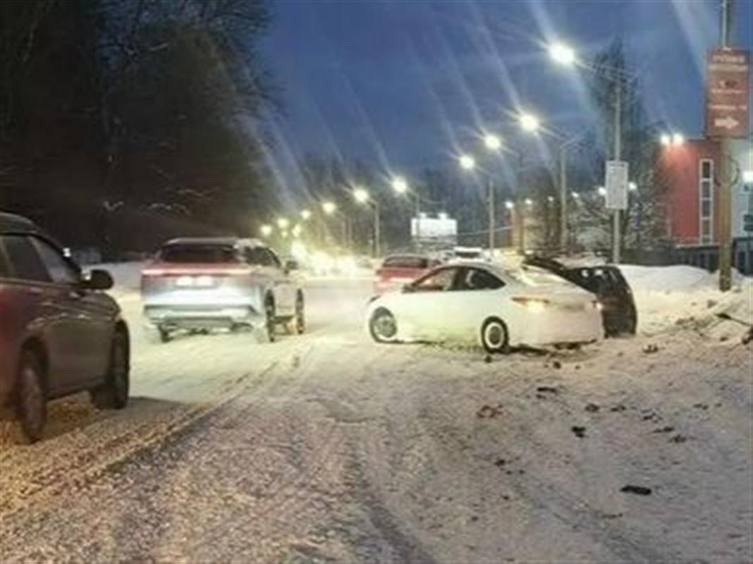 ДТП с четырьмя автомобилями произошло в Костроме