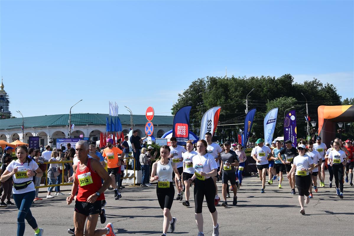 «Бегом по Золотому кольцу»: Кострома принимает участников легкоатлетического марафона 