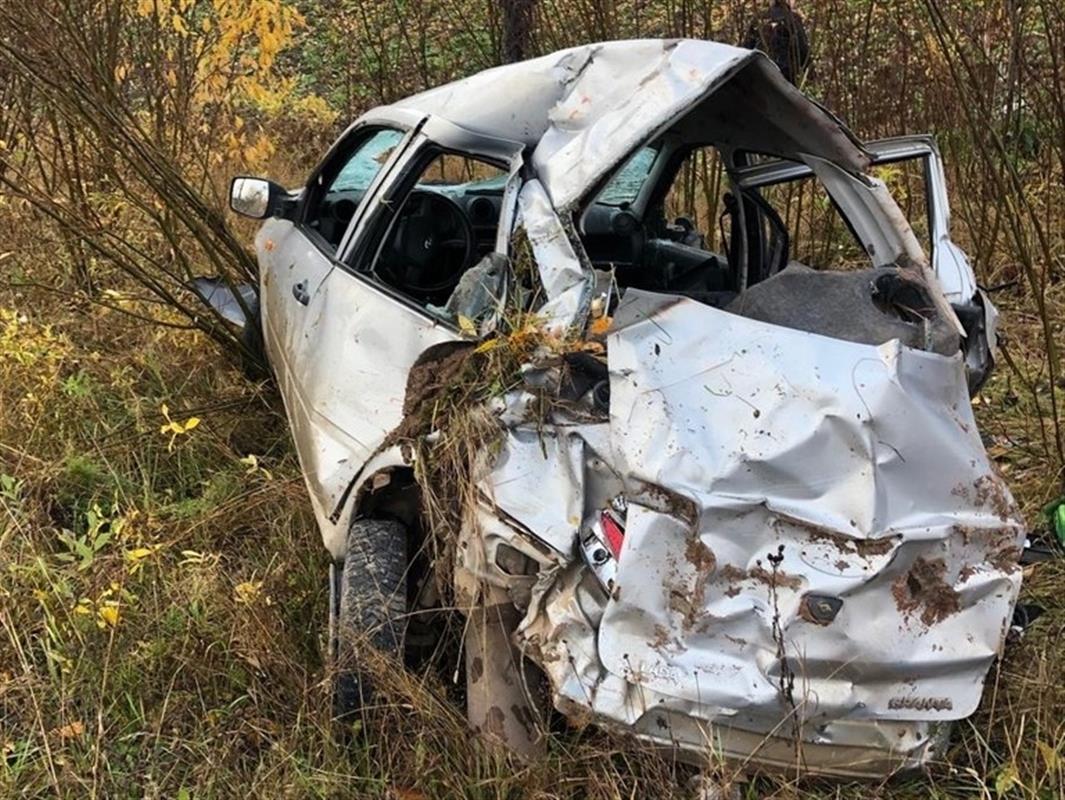 В ДТП с «легковушкой» на костромской трассе два человека погибли, четверо пострадали