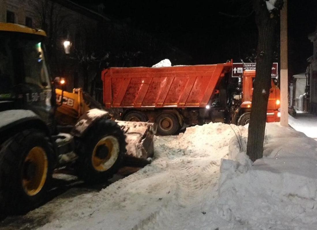 Около 4 тысяч кубометров снега вывезли за ночь с улиц Костромы