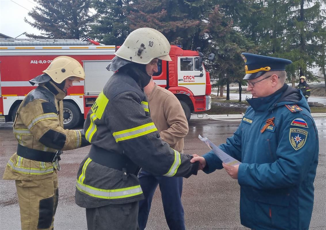В Костроме прошло торжественное посвящение в профессию пожарного 
