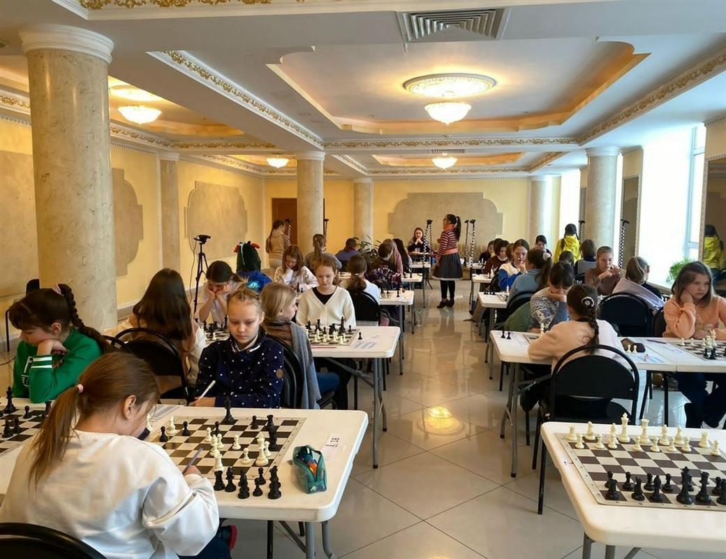 Юные шахматисты со всей страны приехали в Кострому бороться за «Кубок Снегурочки»