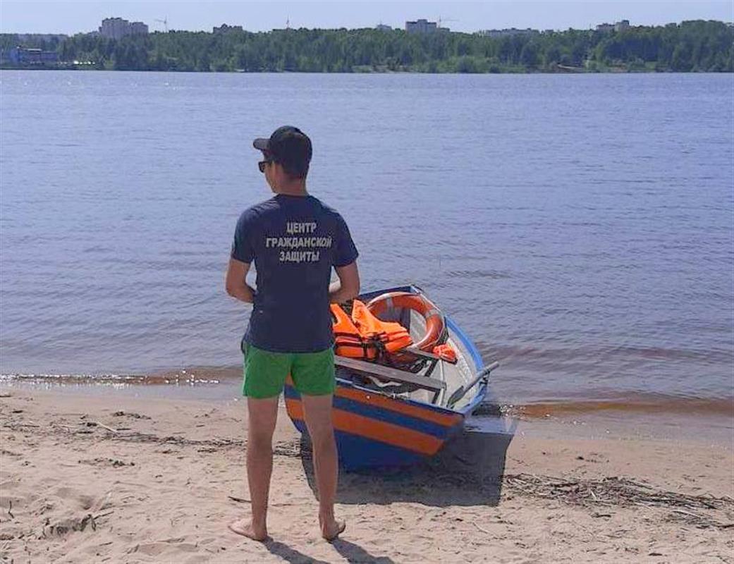 В Костроме продлено время дежурства спасателей на городских пляжах
