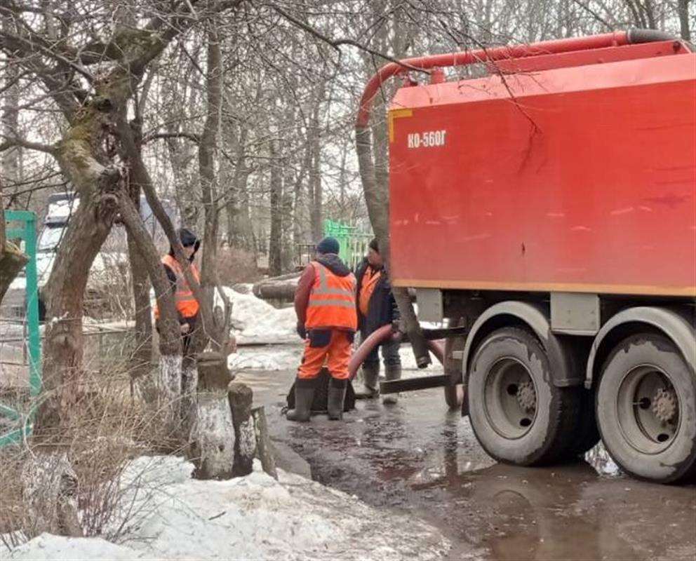 Специалисты «Костромагорводоканала» устраняют повреждения на водопроводных сетях
