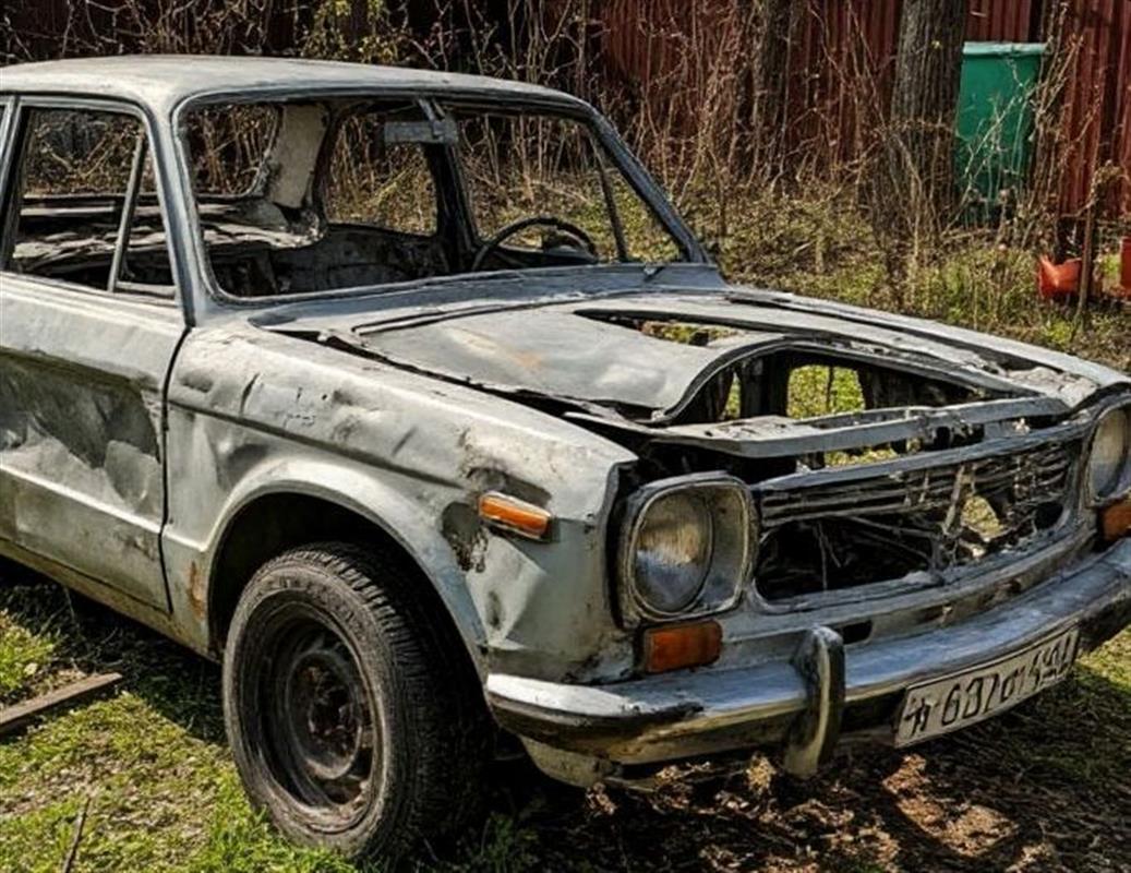 «Народный инспектор» убирает брошенные авто из костромских дворов
 