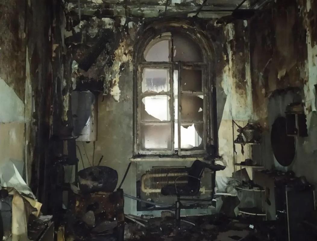 В Костроме ночью тушили пожар в административном здании на улице Ленина