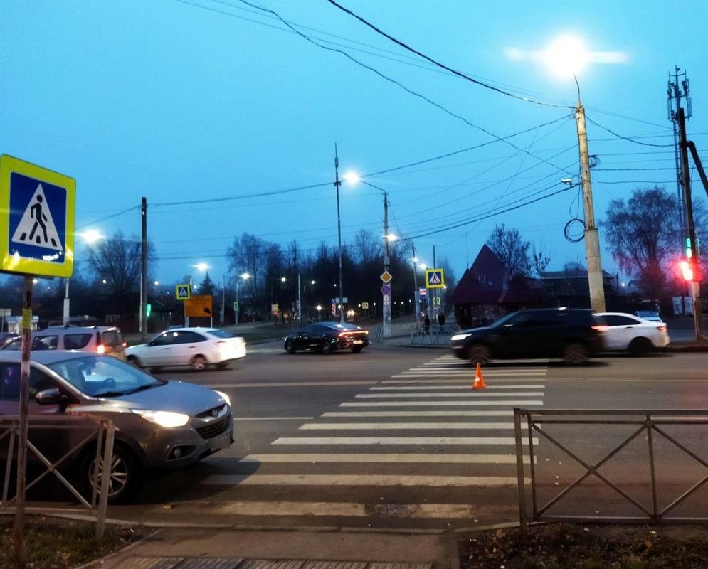 В Костроме 69-летний водитель иномарки сбил на пешеходном переходе женщину
