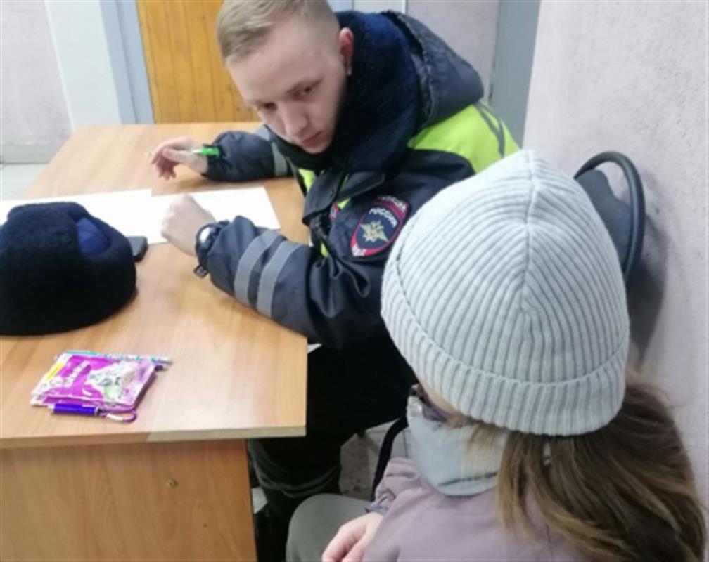 Костромские полицейские вернули домой потерявшуюся 8-летнюю девочку
