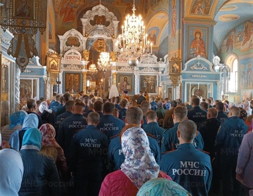 В Костроме прошёл молебен перед иконой Божией Матери «Неопалимая Купина»