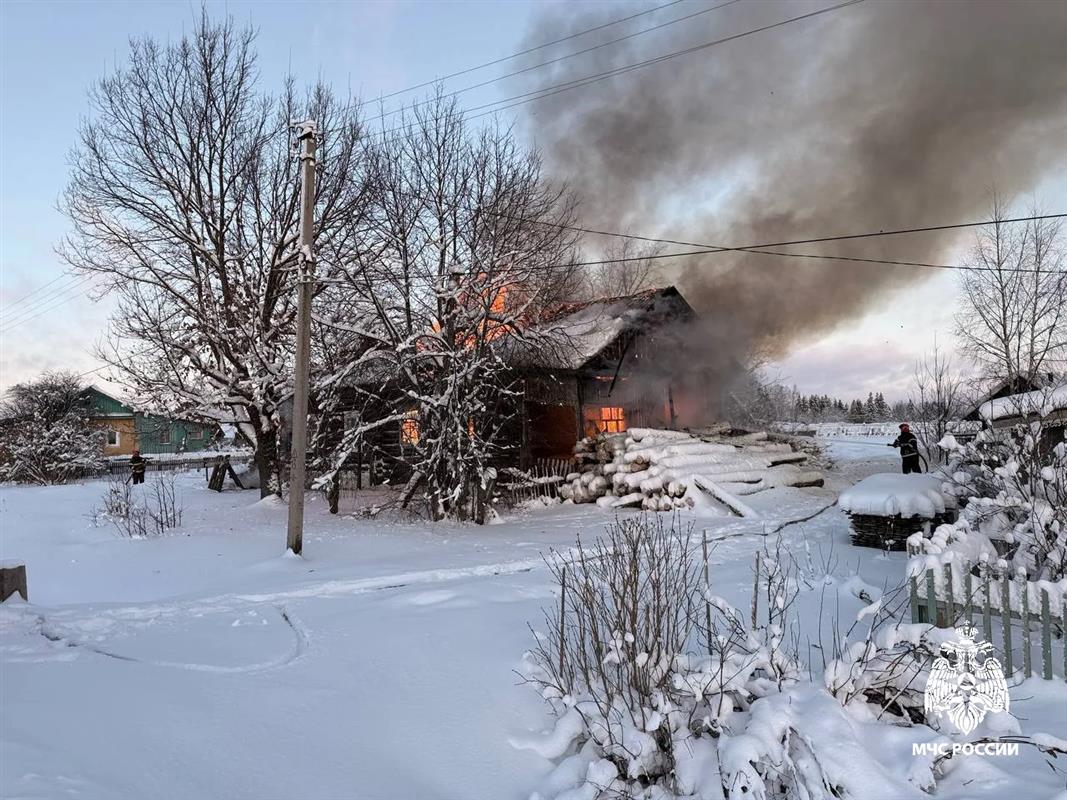 За сутки в Костромской области пожарные тушили мастерскую, фап, авто и квартиру
